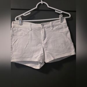 LILA RYAN White Jean Shorts Size 30 Travis Short